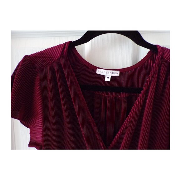 Baltic Born Athena Pleated Short Sleeve Dress in Mulberry Size Medium - Picture 7 of 9